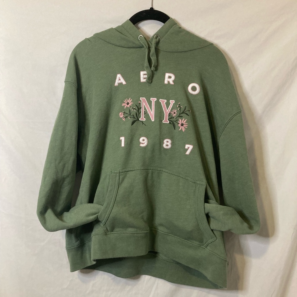 Green Floral Aeropostale sweatshirt💚🌸